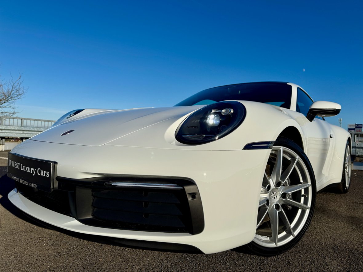 PORSCHE 911 Carrera 992 Approved 2028 !