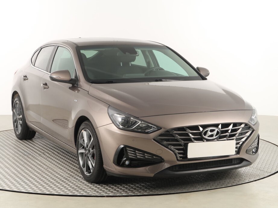 Hyundai i30 Fastback, 1.5 T-GDI MHEV, ČR,1.maj,