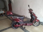 Elektrický moped Racceway