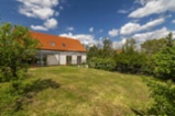 Dům mnoha možností. V přírodě, ale hned u Prahy. 5+kk, prostor, výhled, velká krytá terasa, krb.