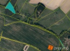 Prodej 1/4 pozemků 836 m2.