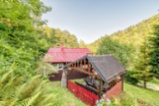 Prodej chaty v Komorní Lhotce na polosamotě se zahradou  207 m2