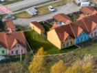 NA PRODEJ - rohový prostorný dům 5+kk se zastřešenou terasou a přístřeškem na auta - Frymburk, Lipno