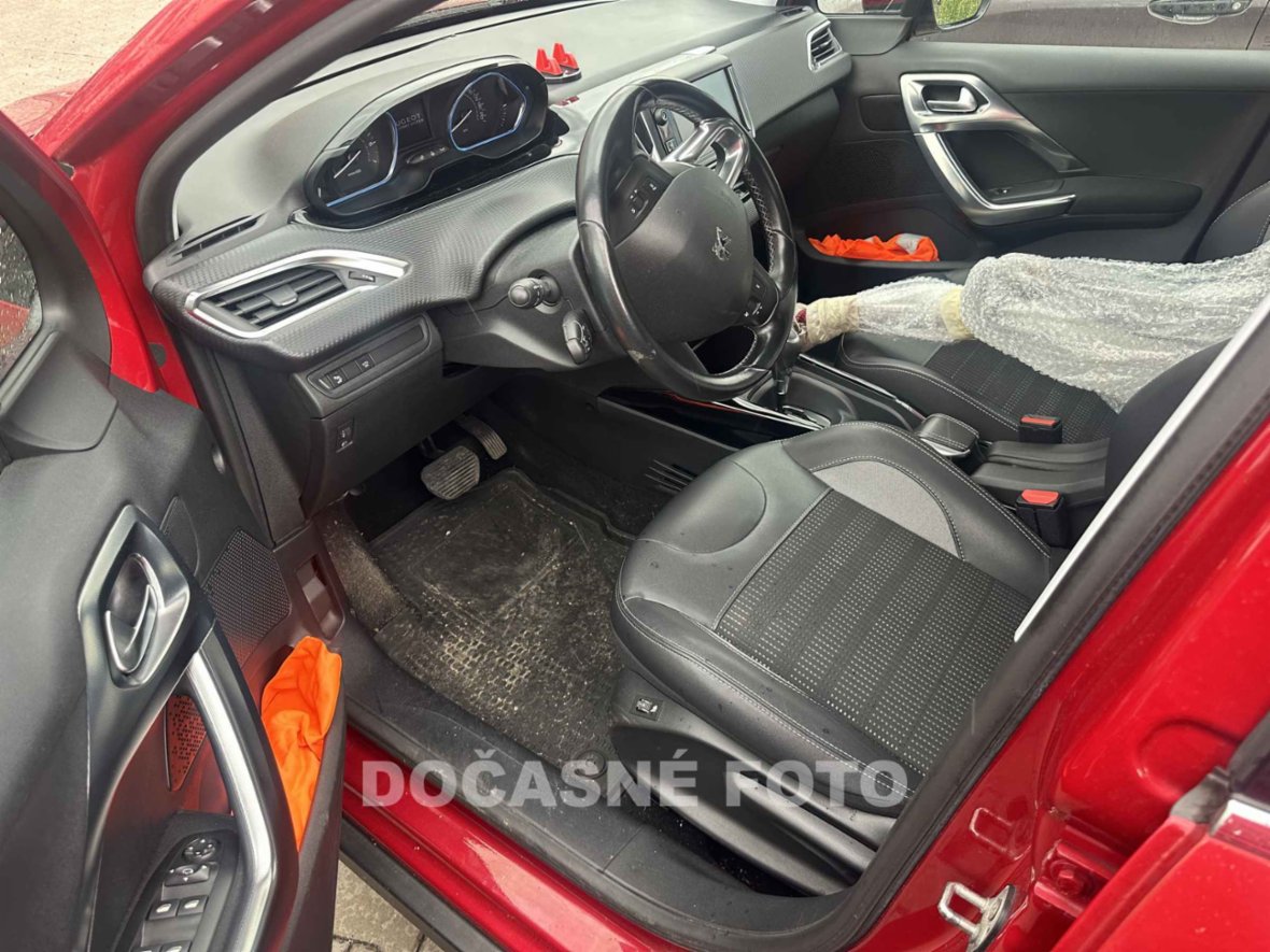 Peugeot 2008, 1.2pt, ČR, AT, autoAC, hatchback,