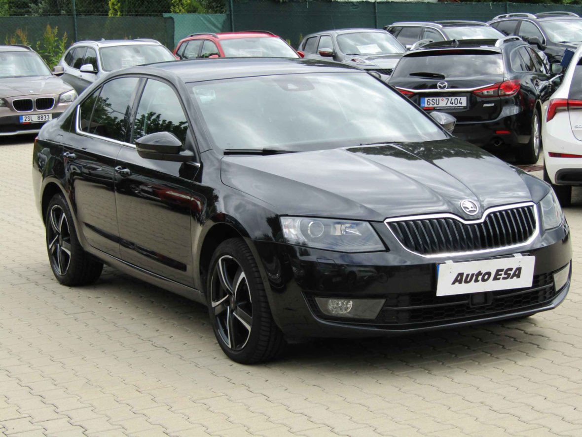Škoda Octavia III, 2.0TDi, ČR, DSG, bixen, navi,