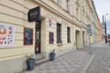Přenechání pronájmu obchodních prostor u zastávky tramvaje, 62 m2, za odstupné, Praha 4 - Nusle