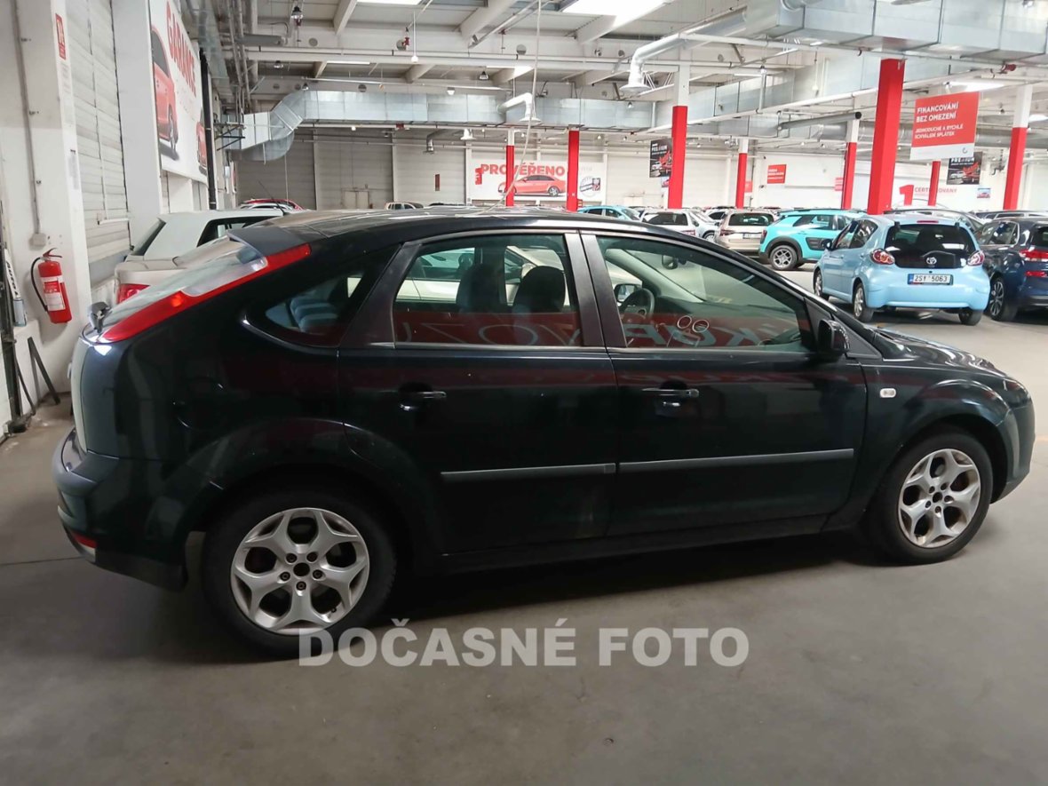 Ford Focus, 2.0 i, AC, výhřev sed, hatchback,