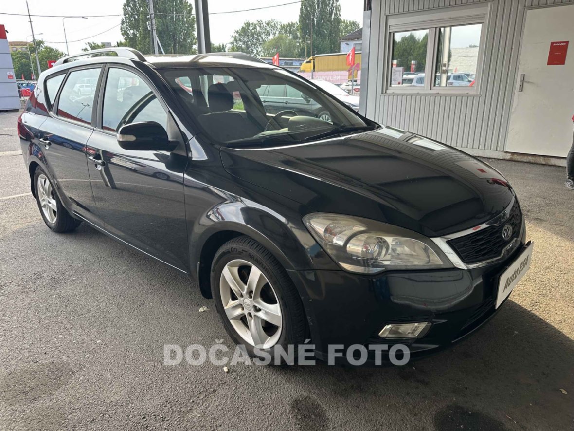Kia Ceed, 1.4 16V, ČR, autoAC, kombi, benzín