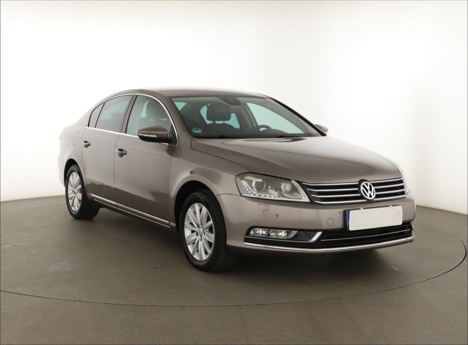 VW Passat, 1.4 TSIComfortline , Xenony, Klima,,