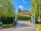 Exkluzivní nabídka luxusního bytu 4+1 s balkonem, 2× garážové stání, Villa Bianca  Praha 6