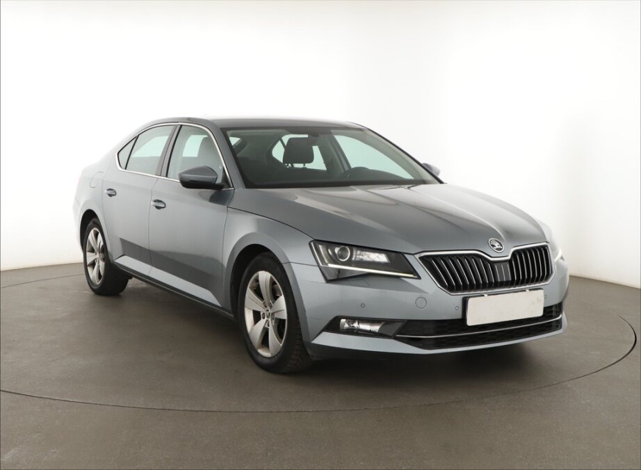 Skoda Superb, 2.0 TDIStyle , Navi, Bi-Xenony,,