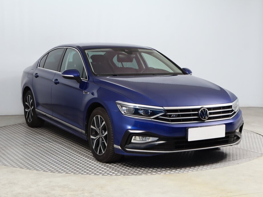 VW Passat, 1.5 TSIR-Line ,, Sedan/Saloon, Benzín
