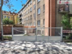 Pronájem garážového stání 18 m2 - V