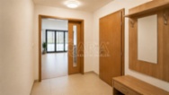 Exkluzivní prodej elegantního bytu 1+kk s balkonem a parkingem, Anděl City  Praha 5, Smíchov