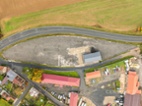 Prodej oploceného pozemku s novou halou u dálnice D6 – Velká Dobrá, 7.051 m²