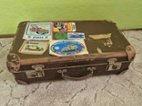 Historický kufr se samolepkama z 80. let