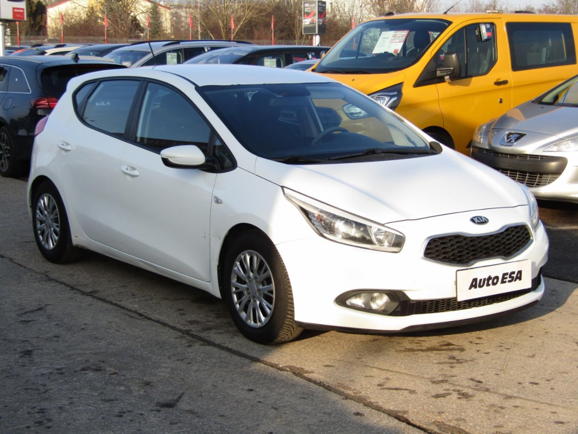 Kia Ceed, 1.4 CRDi, ČR, AC, TZ, temp, hatchback,